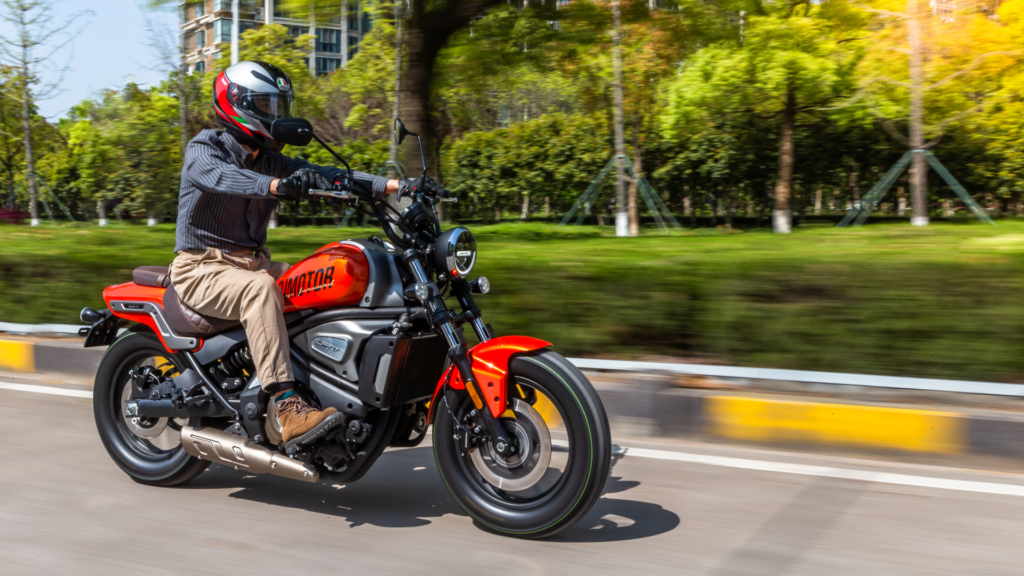 QJ SRV 550 ST, cruiser neo-retro, QJ Motor México, cruiser 550 cc, cruiser con correa, ficha técnica SRV 550 ST, comparativa cruiser 2025, cruiser ABS, moto ligera estilo classic, transmisión por correa moto.